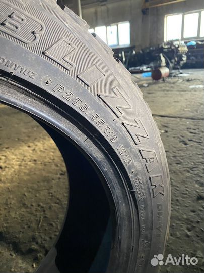 Bridgestone Blizzak DM-V1 235/55 R19