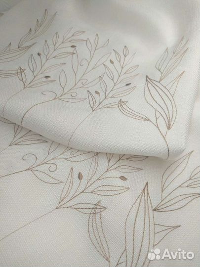 Скатерть-дорожка с вышивкой / ланч мат