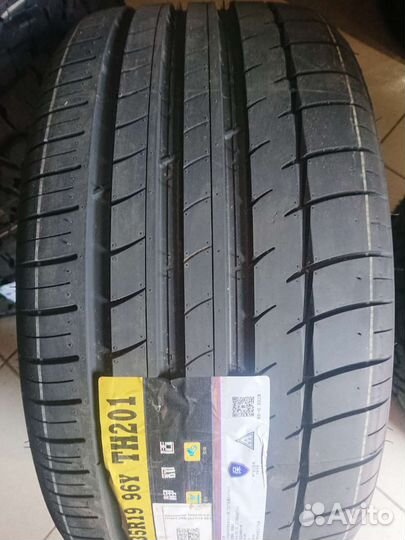 Triangle Sports TH201 225/40 R19 и 255/35 R19