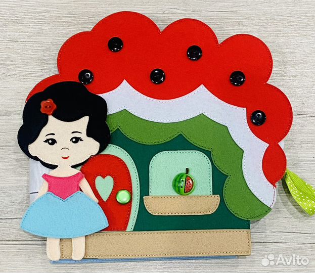 Книга из фетра. Кукольный домик