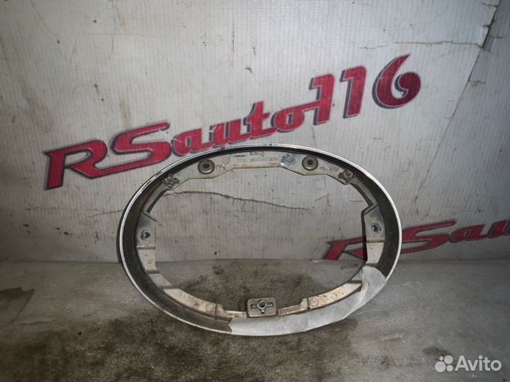 Эмблема решетки радиатора передняя Toyota Hilux 8