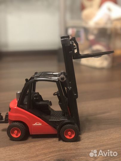 Экскаватор игрушка с вращающимся механизмом