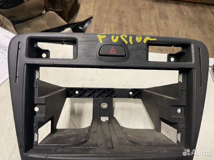 Консоль центральная на торпедо Ford Fusion