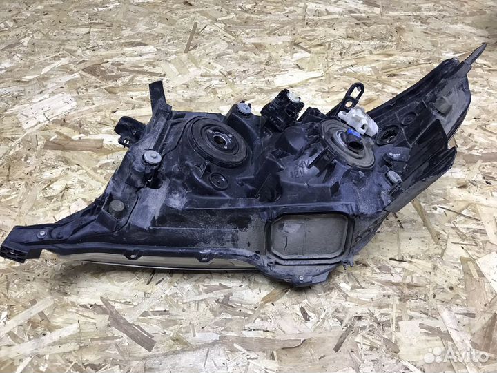 Фара оригинальная правая toyota land cruiser 200