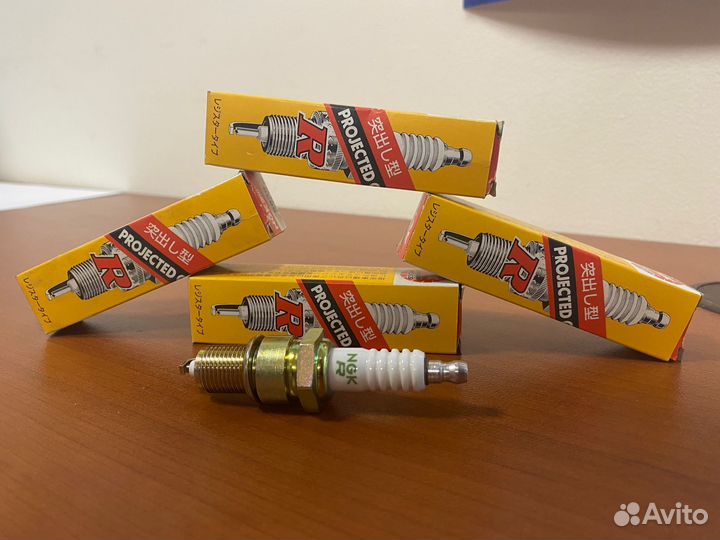 Свеча зажигания NGK zgr5a