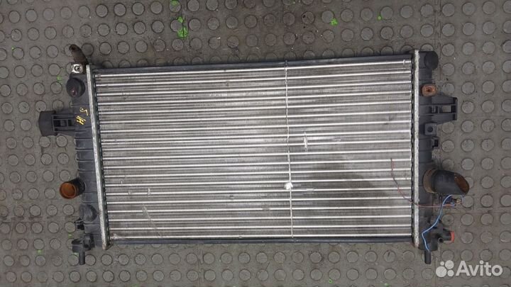 Радиатор охлаждения двигателя Opel Zafira B, 2011