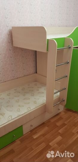 Детская двухярусная кровать со шкафом