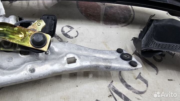 Пластик дворников (жабо) на Mercedes W126 SEC