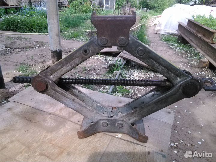 Домкрат японский nissan