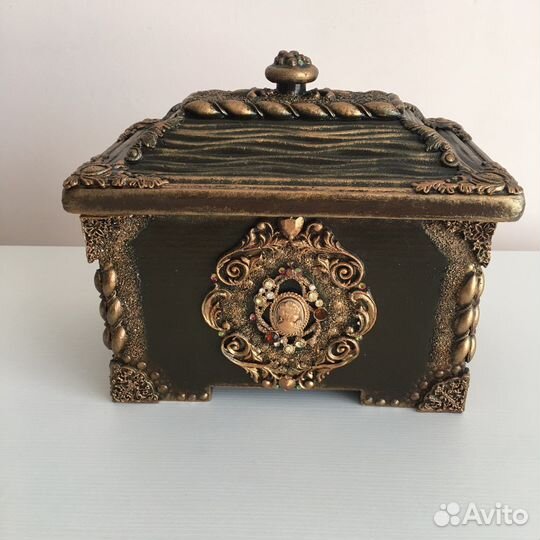 Шкатулка для украшений