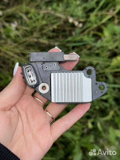 Реле генератора со щетками Geely Emgrand ес7