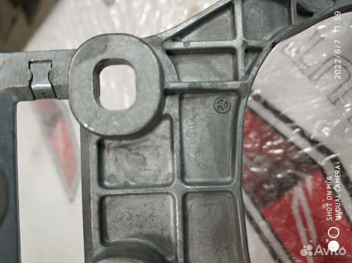 Кронштейн зеркала Мерседес W211