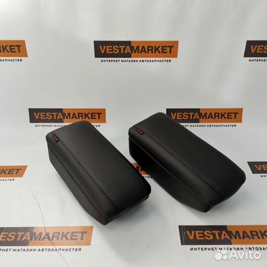 Подлокотник с боксом к сиденью 