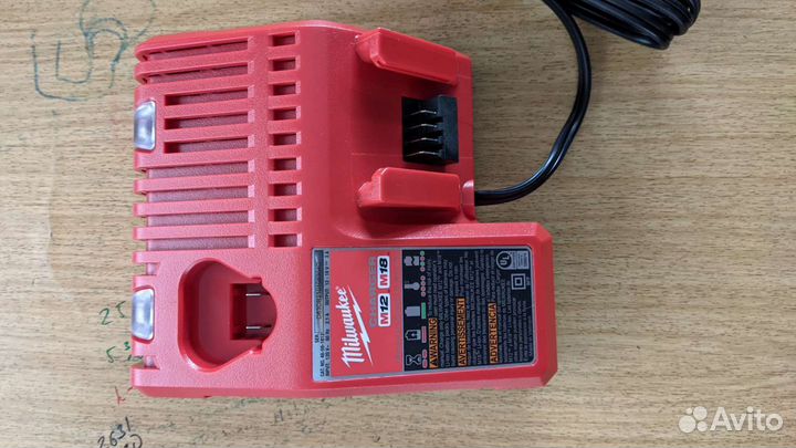 Зарядное Milwaukee M12 M12-18