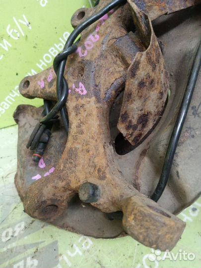 Ступица цапфа кулак передняя правая Mercedes-Benz