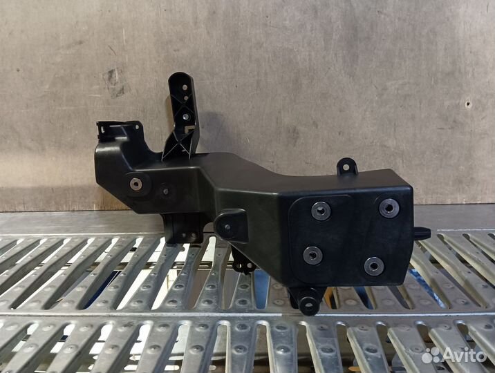 Кронштейн фары правой Jeep Grand Cherokee вк2 2010