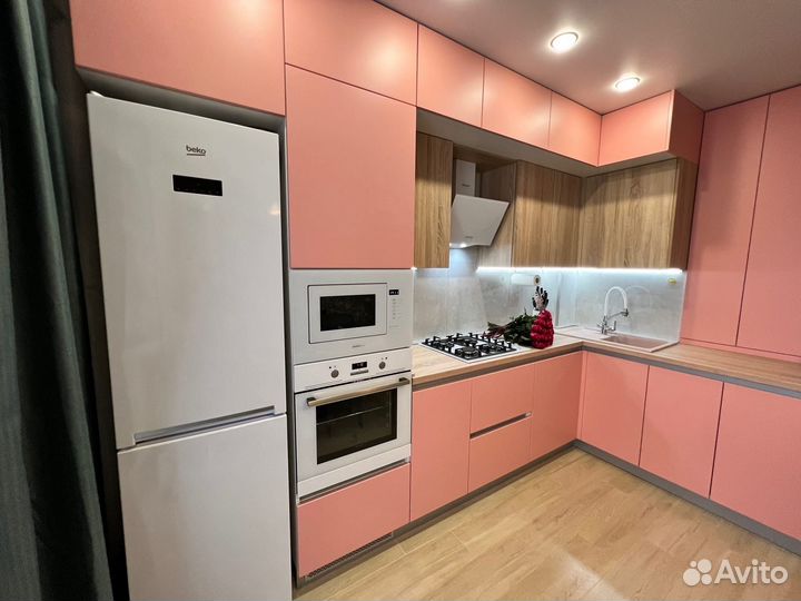 Угловая кухня под потолок на заказ