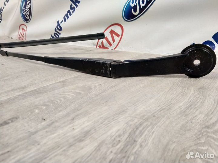 Рычаг стеклоочистителя передний правый Ford Focus