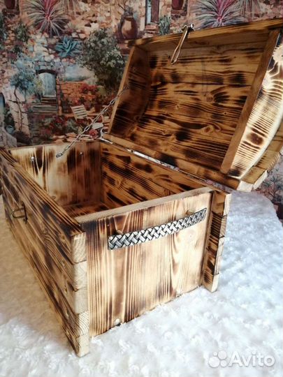 Сундук деревянный