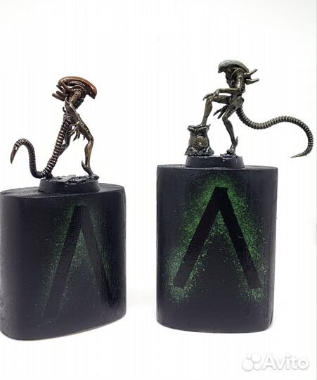 Фигурки чужой