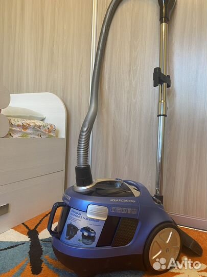 Пылесос Vitek с аквафильтром