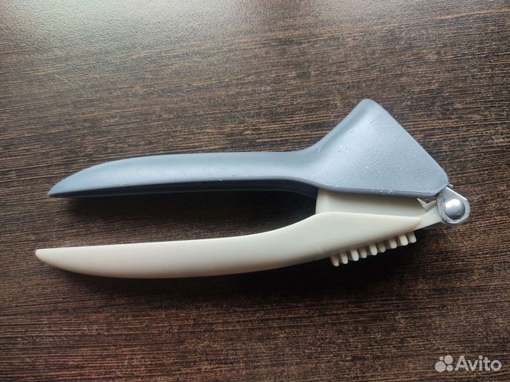 Пресс для измельчения чеснока