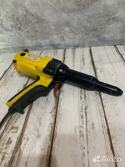 Заклепочник Skytools SK 1006