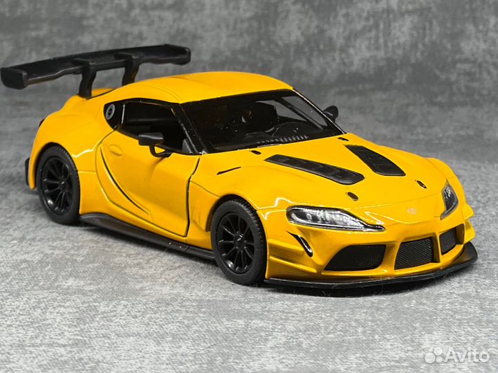 Модель toyota supra 1/36 kinsmart