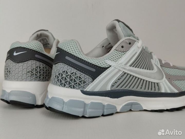 Кроссовки Nike air zoom Vomero 5 новые