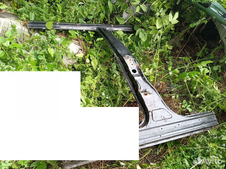 Стойка средняя правая Toyota LC 200 2007-2015