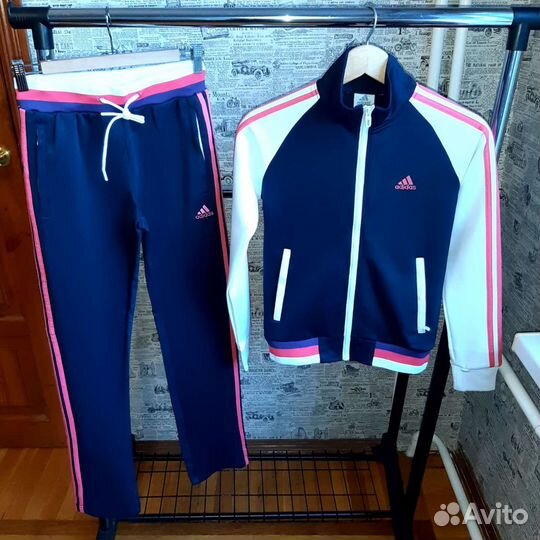 Женский спортивный костюм