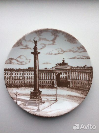 Настенная тарелка