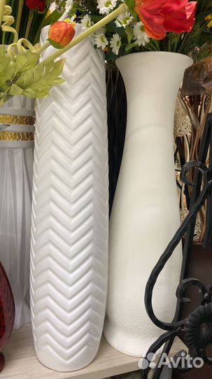 Ваза напольная керамическая белая