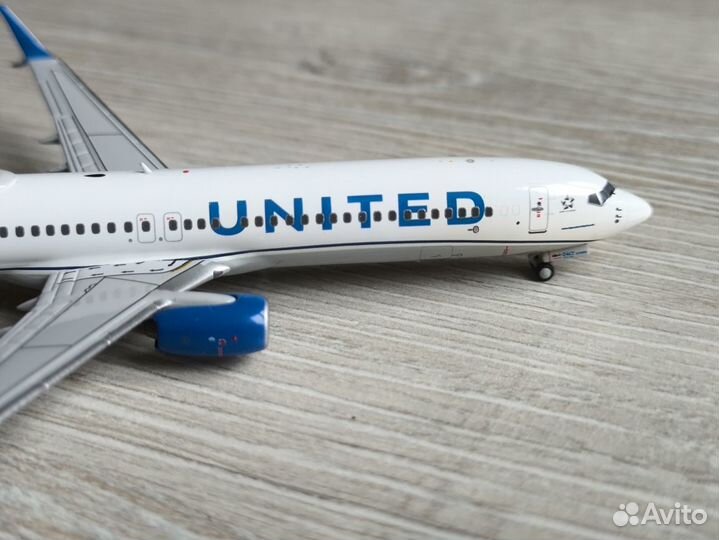 Модель самолета Boeing 737-900, United, 1\400