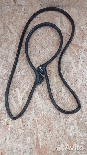 Уплотнительная резинка двери Mazda 6gj