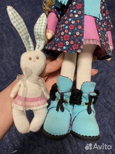 Кукла ручной работы с зайчиком