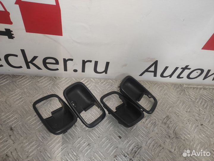 Накладка ручки двери внутр. Mitsubishi Lancer IX