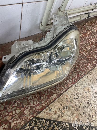 Фары Toyota Majesta 186