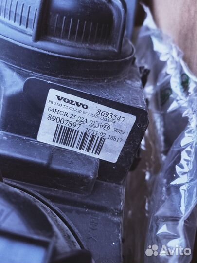 Фара Volvo V70xc, XC70 правая