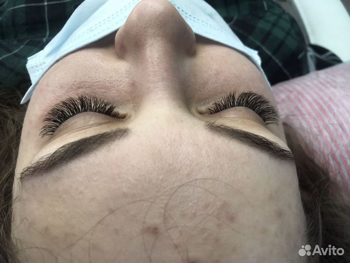 Наращивание ресниц, оформление бровей