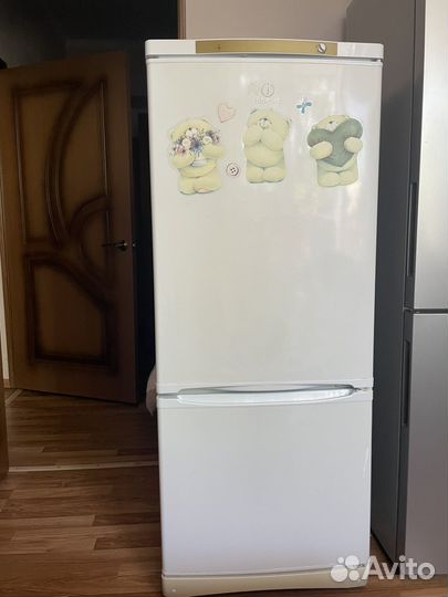 Холодильник indesit