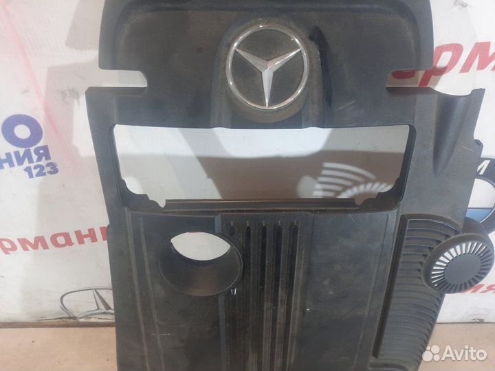 Декоративная крышка двигателя Mercedes C200 W204