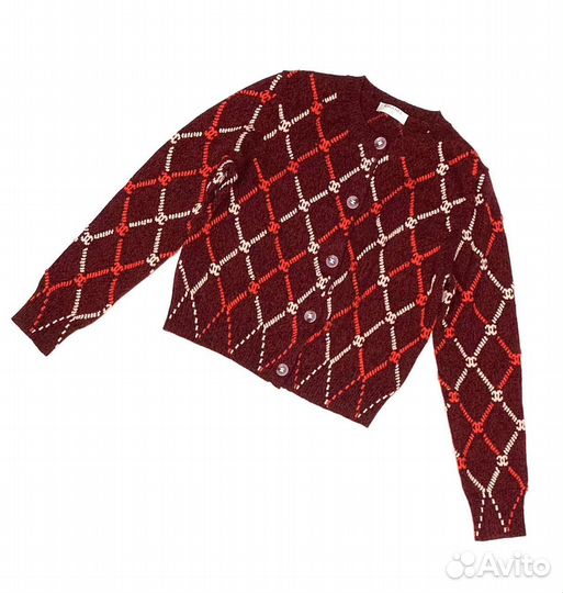 Кардиган Chanel, юбка YSL, обувь Dior