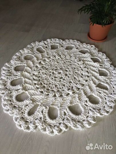 Ковер вязаный