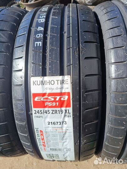 Kumho Ecsta PS91 245/45 R19 и 275/40 R19