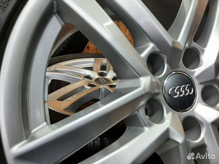 Оригинальный комплект r17 для Audi A4 B9