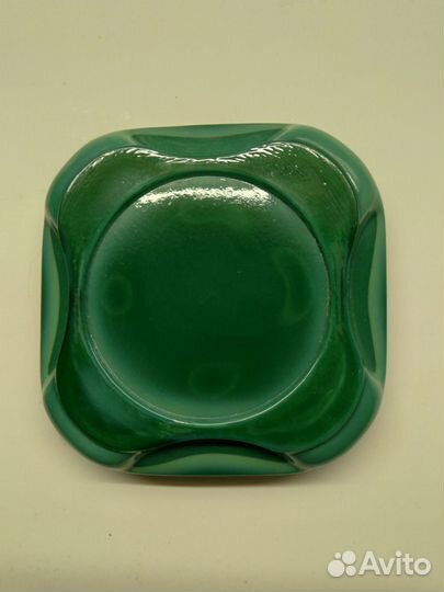 Пепельница.малахитовое стекло.