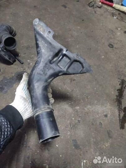 Воздухозаборник Mitsubishi Galant 9