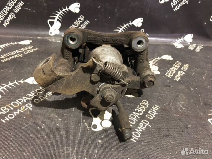 Суппорт тормозной задний правый Kia Soul 1.6 G4FD