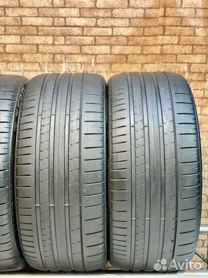 Pirelli P Zero PZ4 275/35 R21 и 315/30 R21